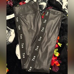 Aritzia TNA Haslam Leggings